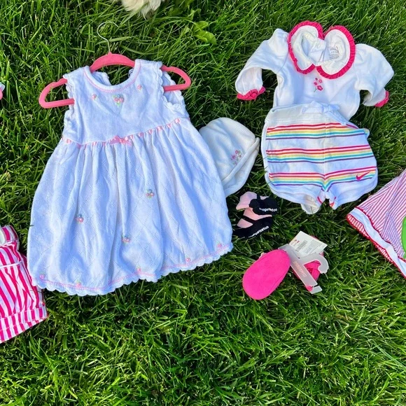 Girls clothing lot sizes 3-6 months, 6-9 months, 6-12 months, 12-18 months 2T